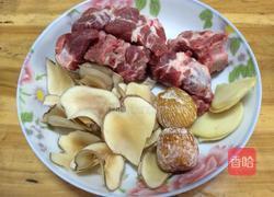 海底椰猪骨淮山汤的做法图解1