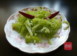 尖椒土豆丝的做法图解1