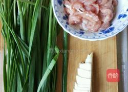 韭菜炒冬笋肉丝的做法图解1