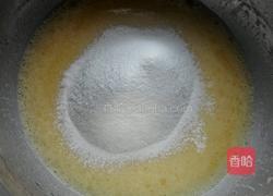 草莓酱蛋糕卷的做法图解3