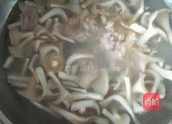 平菇瘦肉汤的做法图解5