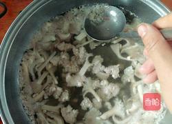 平菇瘦肉汤的做法图解6