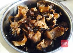 木耳大葱炒蛋的做法图解1