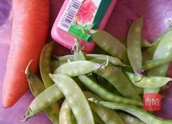 荷兰豆炒火腿肠的做法图解1