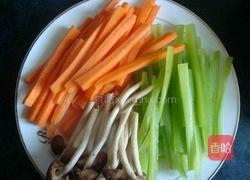 蒸鲜蔬无骨鸡翅的做法图解2