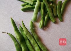 四季豆烧肉的做法图解1