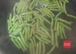 豇豆炒肉丝的做法图解1