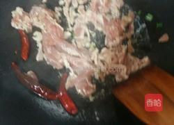 豇豆炒肉丝的做法图解3