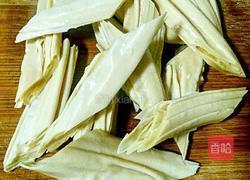 黄瓜拌腐竹花生的做法图解1