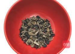 黑木耳糖水的做法图解1