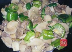 杏鲍菇青椒肉片的做法图解7