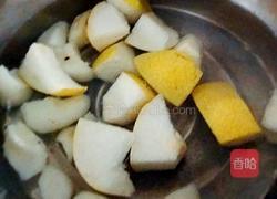 荸荠雪梨润肺汤的做法图解3