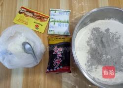 黑米面豆沙包 玉米面豆沙包的做法图解1
