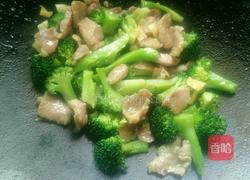 西兰花炒肉片的做法图解8
