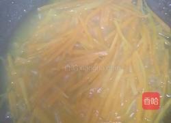 胡萝卜炒脊梁肉的做法图解4