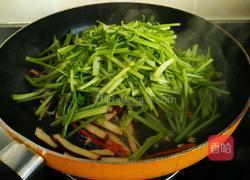 香干炒芹菜的做法图解5