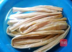 花生黄瓜凉拌腐竹的做法图解2