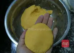 Illustration of how to make fried pumpkin cake 5