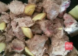 榨菜排骨汤的做法图解4