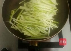 西葫芦炒香肠的做法图解3