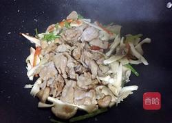 平菇炒肉的做法图解6