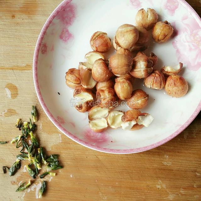 莲子泡发后去掉莲心