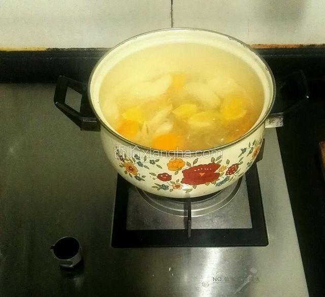 煮开的糖水关小火焖煮15分钟