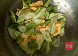 黄瓜青椒炒鸡蛋的做法图解4