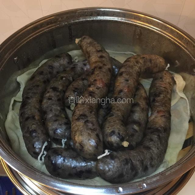 蒸好的取出放凉切片食用