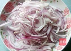 洋葱木耳炒双蛋的做法图解1