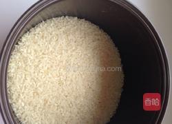 焖米饭的做法图解1