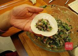 柳叶饺子的包法的做法图解2