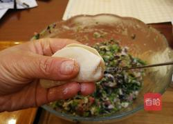 柳叶饺子的包法的做法图解10