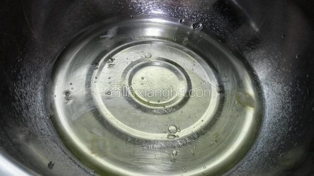 开始打发蛋清！