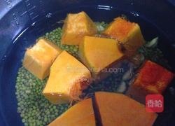 绿豆南瓜百合汤的做法图解5