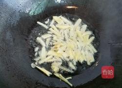 酱油炒鸡肉的做法图解4