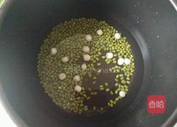 绿豆莲子汤的做法图解3