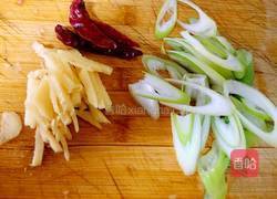 肉片爆炒有机菜花的做法图解1