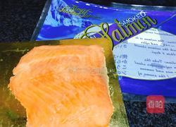 烟熏三文鱼色拉的做法图解2