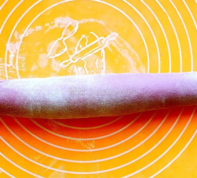 把面片从一边卷向另一边
