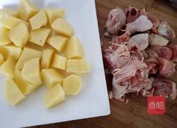 鸡腿炖土豆蘑菇的做法图解1