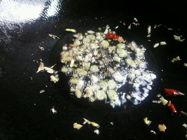 煸香小料。