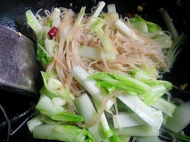 快速翻炒两分钟。