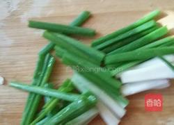 炒海鲜菇胡萝卜绿豆芽的做法图解4