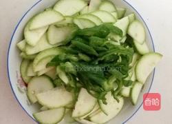 清炒西葫芦的做法图解1