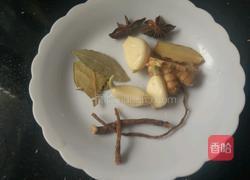 五花肉焖笋干的做法图解3