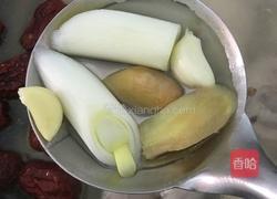 山药猪蹄汤的做法图解3