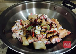 皇后香辣猪脚的做法图解1