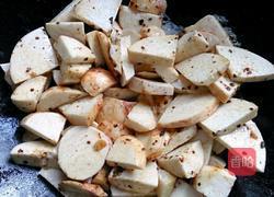 香焖大芋头的做法图解2