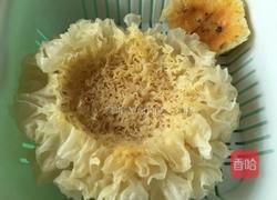 雪耳百合瘦肉汤的做法图解2